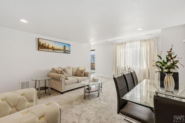 3425 Bella Luna Dr, Pueblo, CO 81001