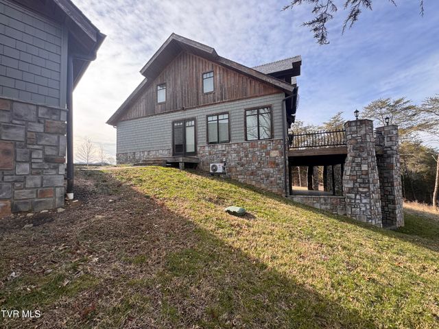 211 Petty Lane, Mooresburg, TN 37811