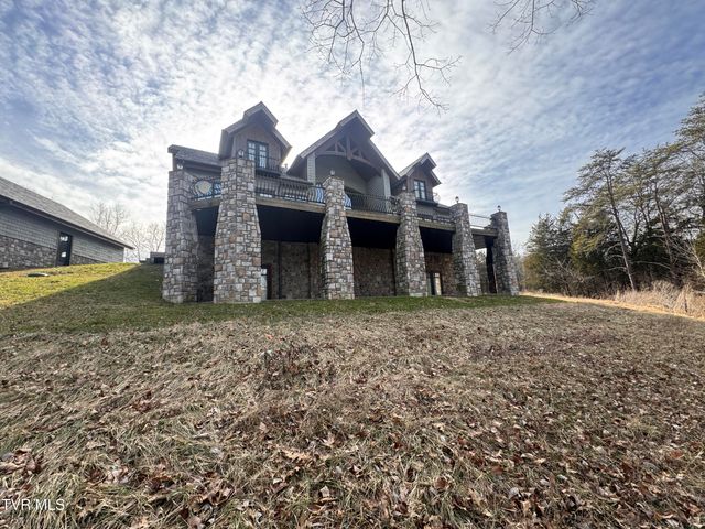 211 Petty Lane, Mooresburg, TN 37811