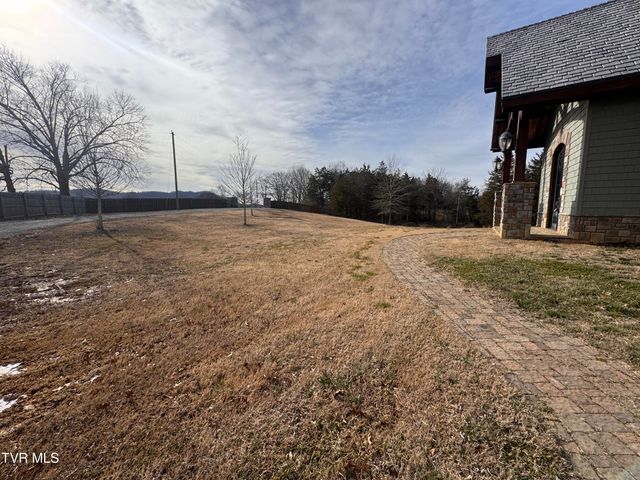 211 Petty Lane, Mooresburg, TN 37811