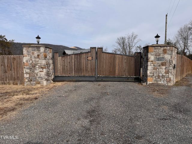 211 Petty Lane, Mooresburg, TN 37811