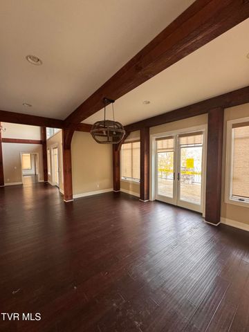 211 Petty Lane, Mooresburg, TN 37811