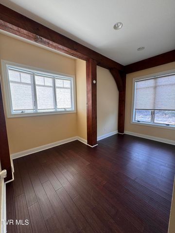 211 Petty Lane, Mooresburg, TN 37811