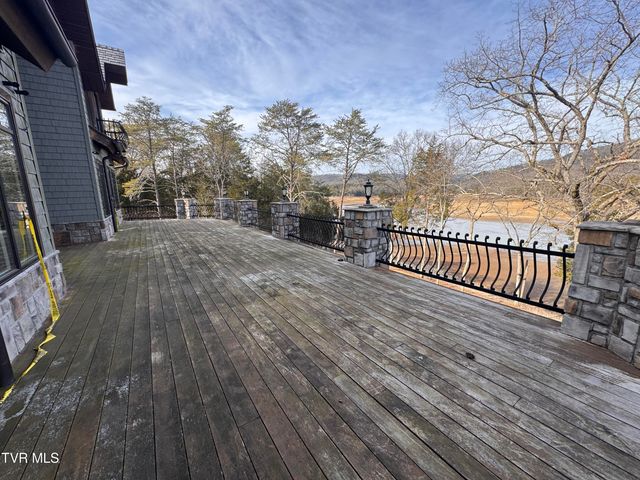 211 Petty Lane, Mooresburg, TN 37811