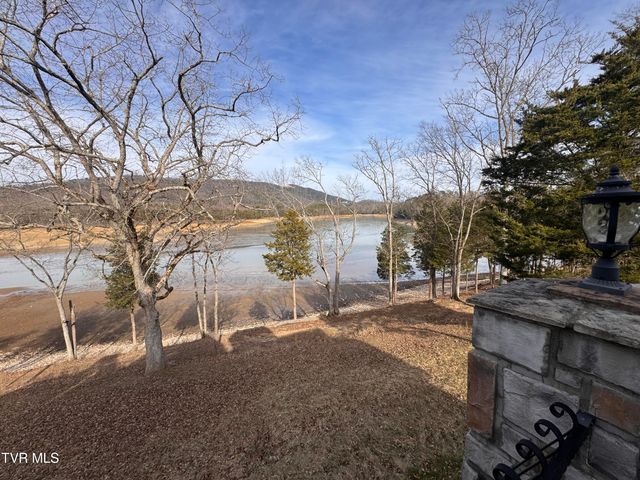 211 Petty Lane, Mooresburg, TN 37811