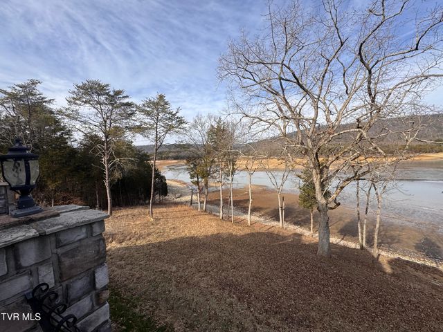 211 Petty Lane, Mooresburg, TN 37811