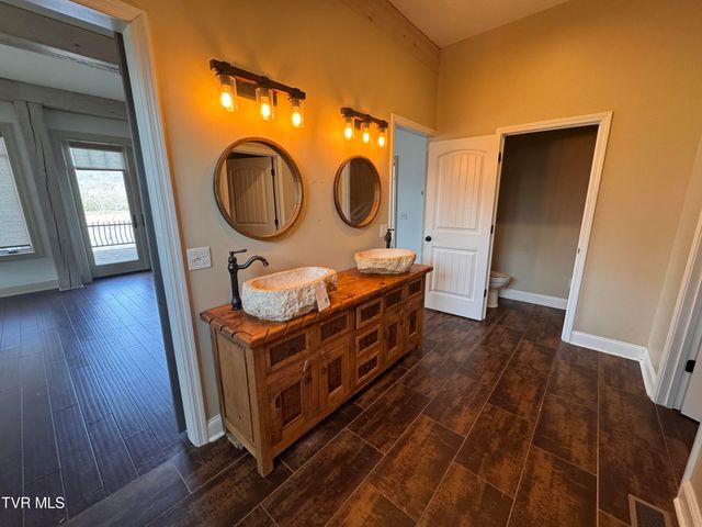 211 Petty Lane, Mooresburg, TN 37811