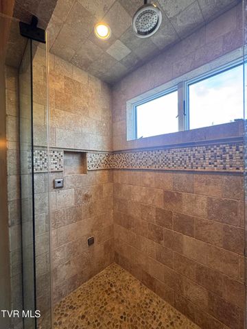 211 Petty Lane, Mooresburg, TN 37811