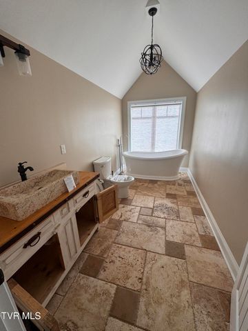 211 Petty Lane, Mooresburg, TN 37811