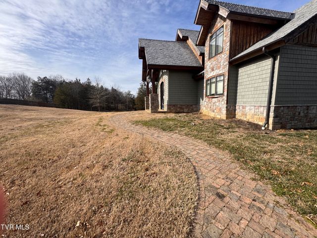 211 Petty Lane, Mooresburg, TN 37811