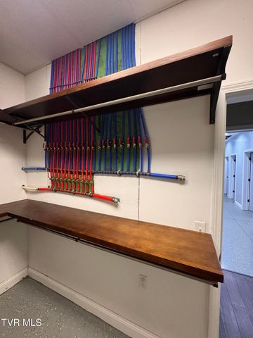 211 Petty Lane, Mooresburg, TN 37811