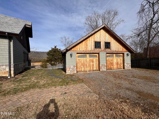 211 Petty Lane, Mooresburg, TN 37811