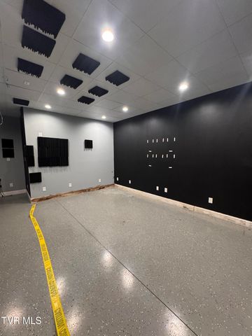 211 Petty Lane, Mooresburg, TN 37811