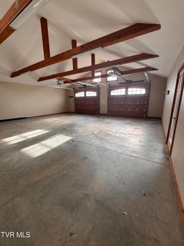 211 Petty Lane, Mooresburg, TN 37811