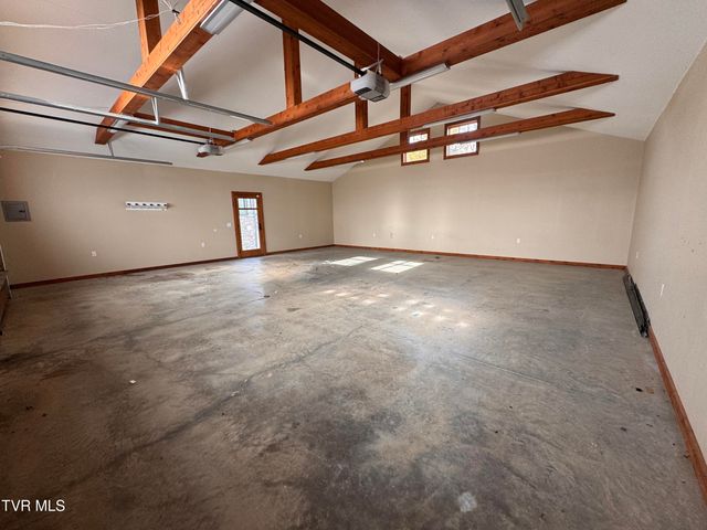 211 Petty Lane, Mooresburg, TN 37811