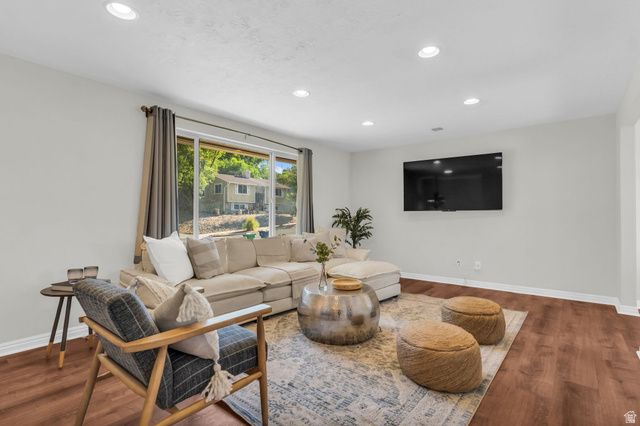 1124 E WEBSTER DR, Sandy, UT 84094