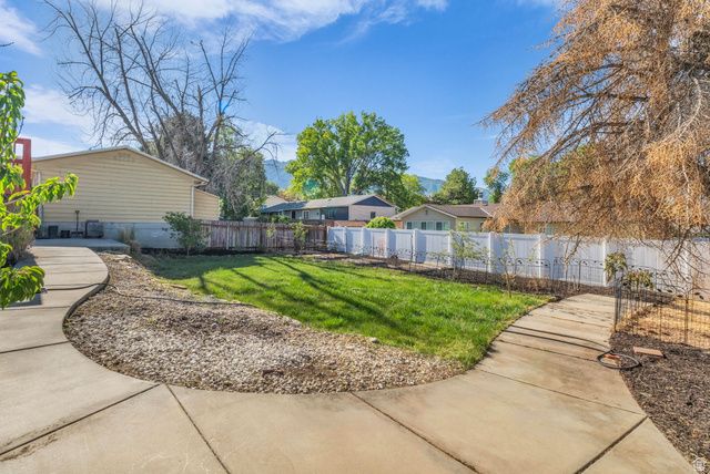 1124 E WEBSTER DR, Sandy, UT 84094