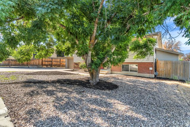 1124 E WEBSTER DR, Sandy, UT 84094