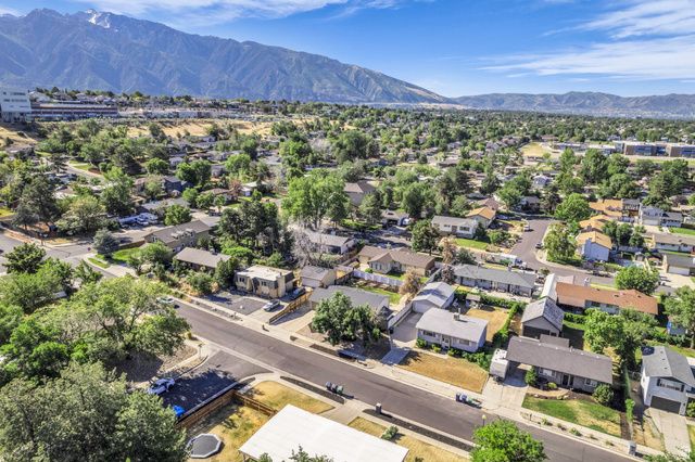 1124 E WEBSTER DR, Sandy, UT 84094