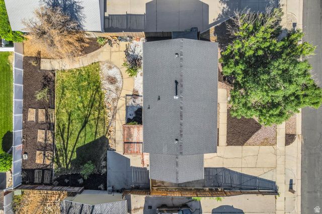 1124 E WEBSTER DR, Sandy, UT 84094