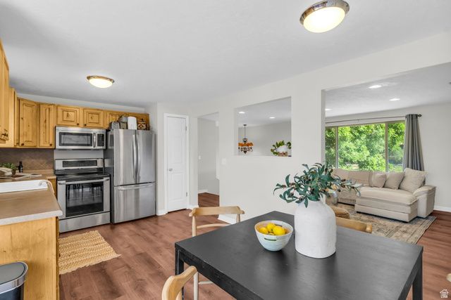 1124 E WEBSTER DR, Sandy, UT 84094