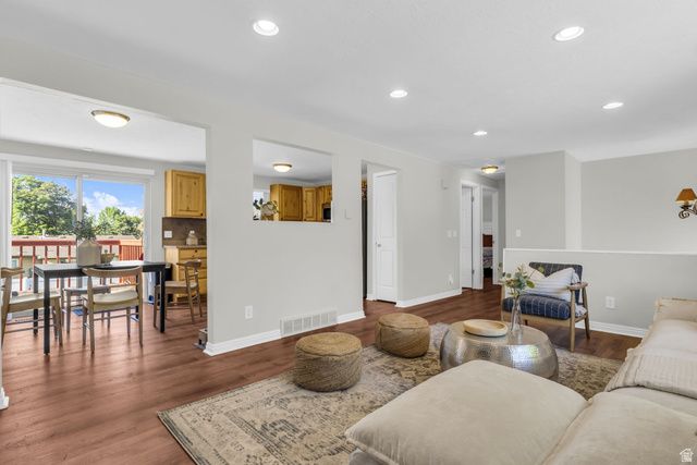 1124 E WEBSTER DR, Sandy, UT 84094