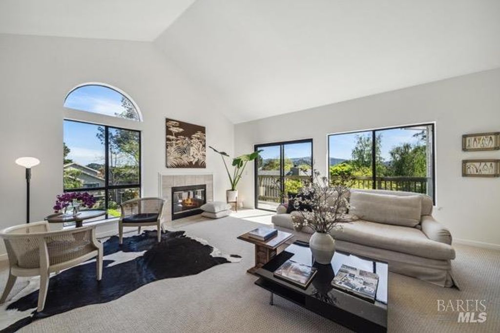 118 Eucalyptus Knoll St, Mill Valley, CA 94941