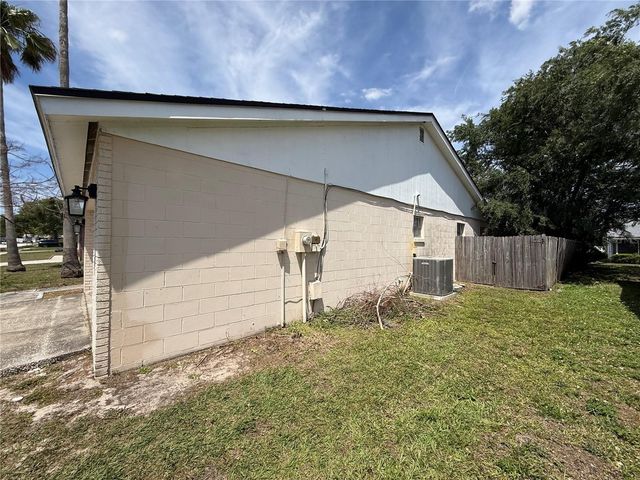 712 HAZY MEADOW COURT, Brandon, FL 33510