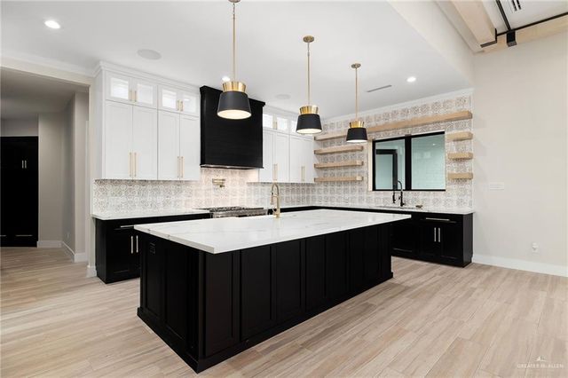 4825 Estancia Parkway, Mcallen, TX 78504