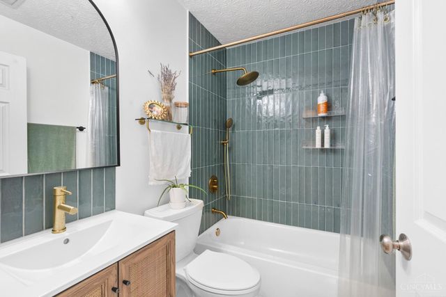 728 Oak Forest Drive, Hamilton Twp, OH 45152
