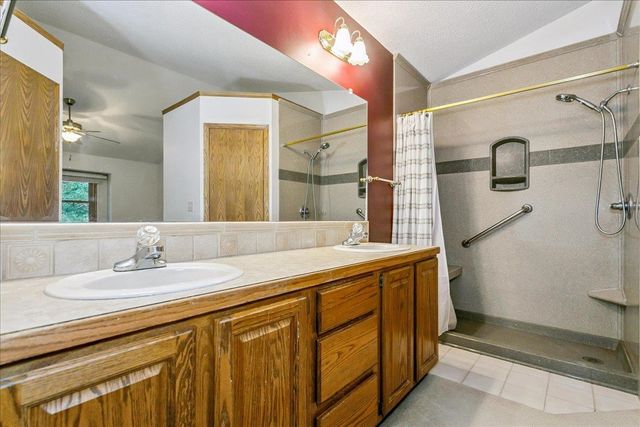 9715 W Westlawn St, Wichita, KS 67212
