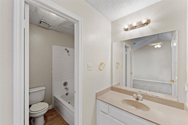 5810 Twisted Pine Court E, Houston, TX 77039