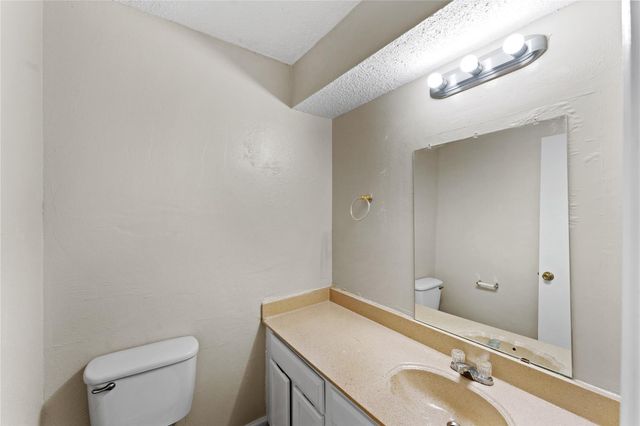 5810 Twisted Pine Court E, Houston, TX 77039