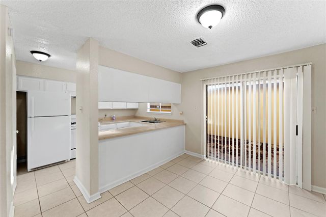 5810 Twisted Pine Court E, Houston, TX 77039