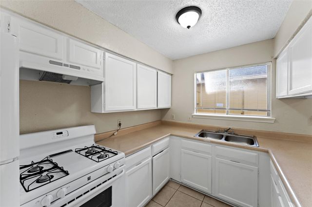 5810 Twisted Pine Court E, Houston, TX 77039
