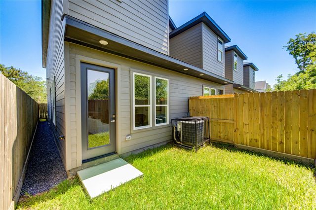 7118 Eastwood Street, Houston, TX 77021