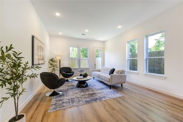 7118 Eastwood Street, Houston, TX 77021