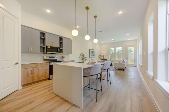 7118 Eastwood Street, Houston, TX 77021