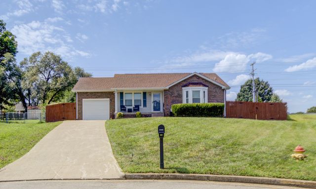 202 Bradley Ct, Clarksville, TN 37043