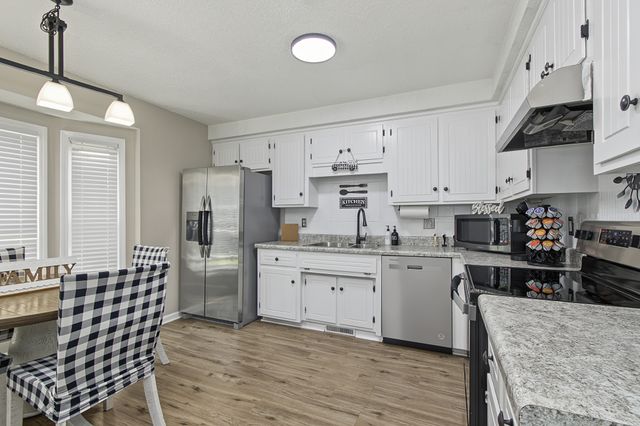 202 Bradley Ct, Clarksville, TN 37043