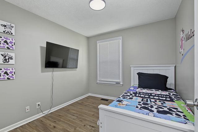 202 Bradley Ct, Clarksville, TN 37043