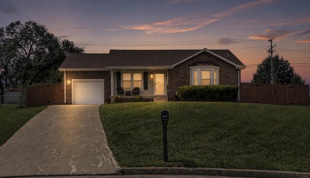 202 Bradley Ct, Clarksville, TN 37043