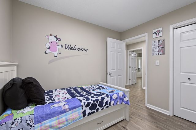 202 Bradley Ct, Clarksville, TN 37043