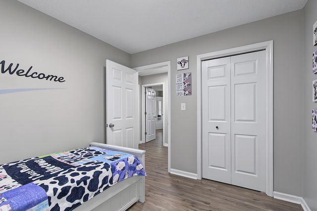 202 Bradley Ct, Clarksville, TN 37043