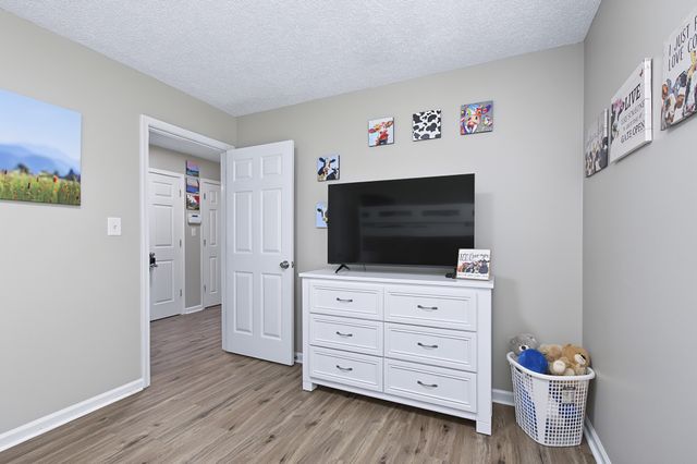 202 Bradley Ct, Clarksville, TN 37043