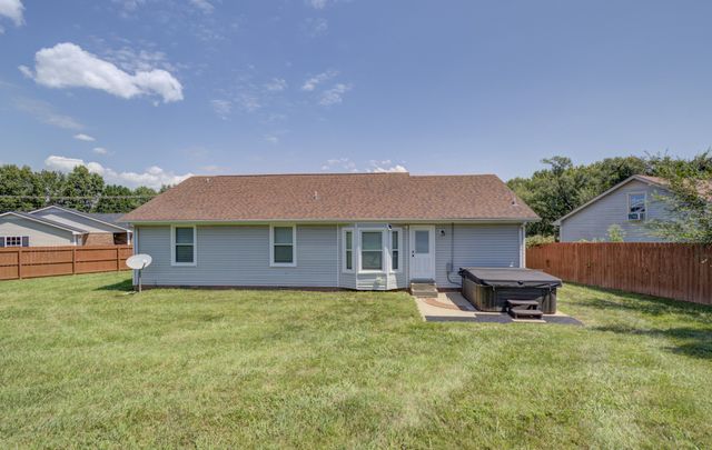 202 Bradley Ct, Clarksville, TN 37043