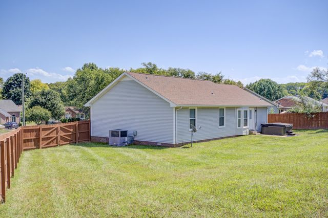202 Bradley Ct, Clarksville, TN 37043