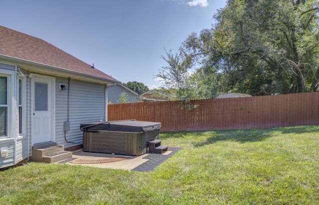 202 Bradley Ct, Clarksville, TN 37043