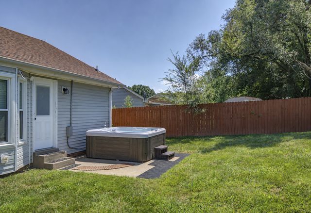 202 Bradley Ct, Clarksville, TN 37043