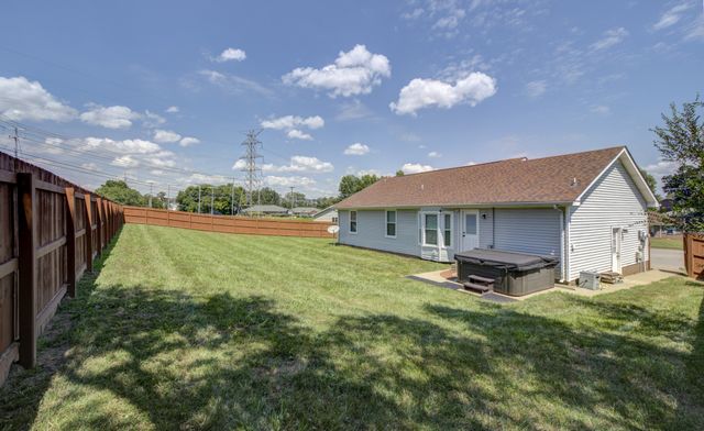 202 Bradley Ct, Clarksville, TN 37043